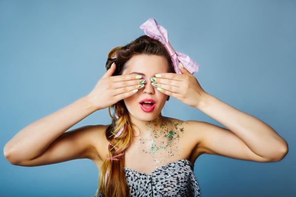 No carnaval seus olhos devem brilhar tanto quanto sua fantasia!
