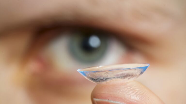 Lentes de Contato e Olho Seco: Como Garantir Conforto e Saúde Ocular