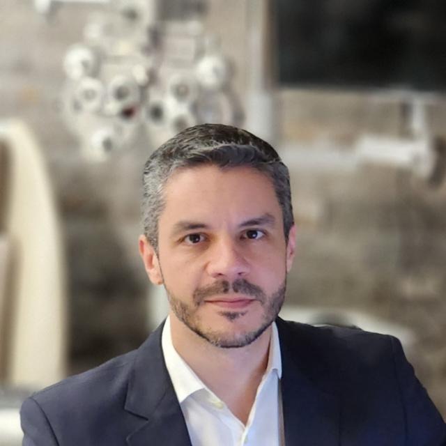 Dr. Marcos Pereira Vianello - MG41142
